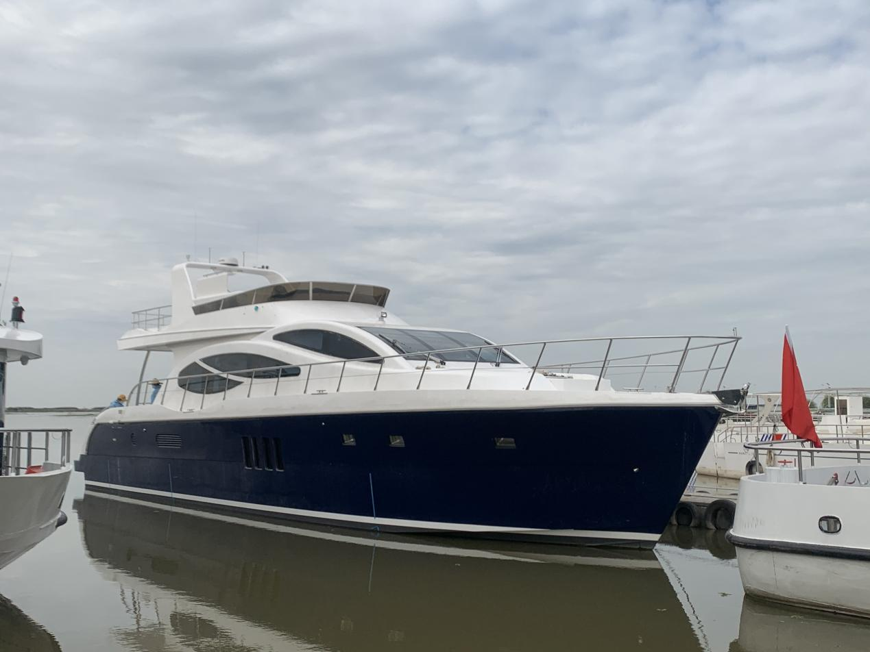 66英尺豪华游艇展示图二